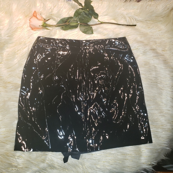 🤑3×25🤑 NWOT! BLACK PATENT MINI SKIRT - Picture 6 of 7